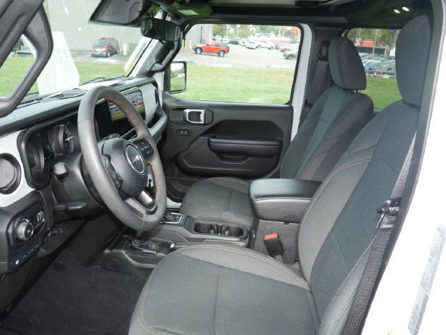 Used 2024 Jeep Wrangler Unlimited w/ Convenience Group AWD/4WD image 2