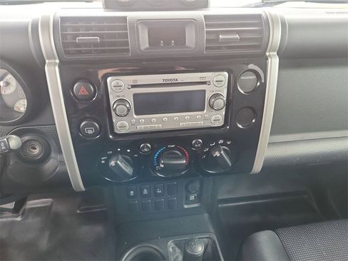 Used 2012 Toyota FJ Cruiser 4WD image 11