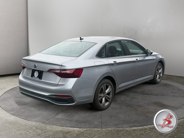 Used 2024 Volkswagen Jetta SE FWD image 7
