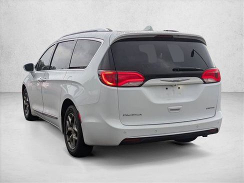 Used 2018 Chrysler Pacifica Limited FWD image 7