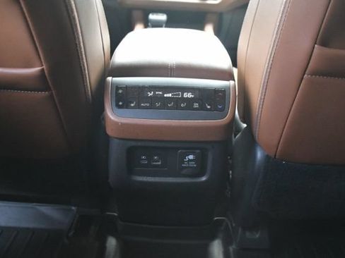 Used 2023 Nissan Pathfinder Platinum FWD image 15