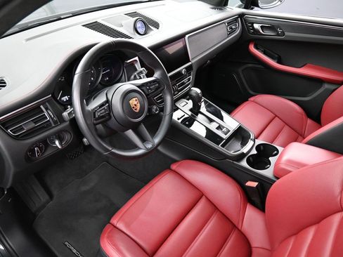 Certified 2023 Porsche Macan GTS image 4