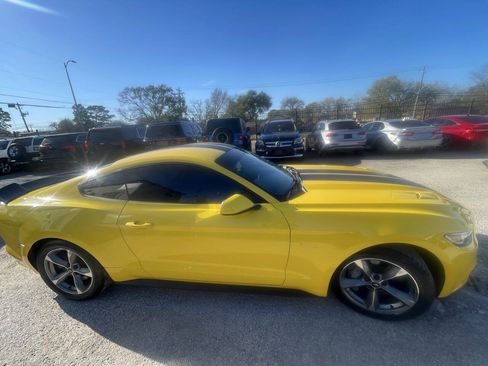 Used 2017 Ford Mustang GT RWD image 6