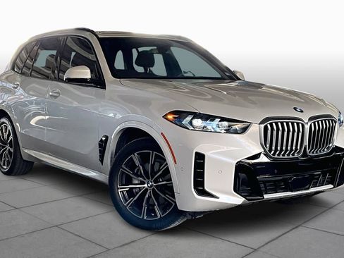 Used 2025 BMW X5 xDrive40i w/ M Sport Package image 2
