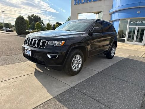 Used 2020 Jeep Grand Cherokee Laredo AWD/4WD image 12