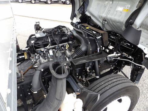 Used 2020 Isuzu NPR RWD image 30