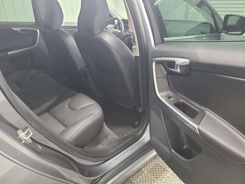 Used 2016 Volvo XC60 T5 Platinum w/ Climate Package AWD/4WD image 40