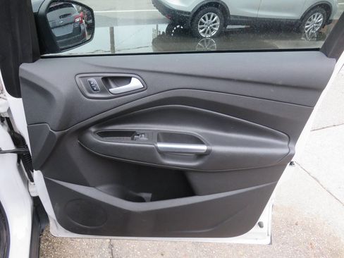 Used 2017 Ford Escape SE w/ Equipment Group 201A image 26