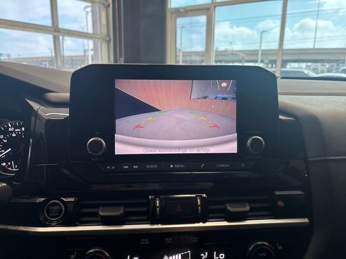 Used 2022 Nissan Pathfinder SV image 23