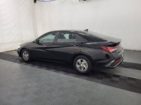 Used 2024 Hyundai Elantra SE FWD image 3