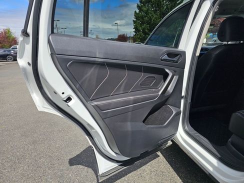 Used 2022 Volkswagen Tiguan SE AWD/4WD image 19