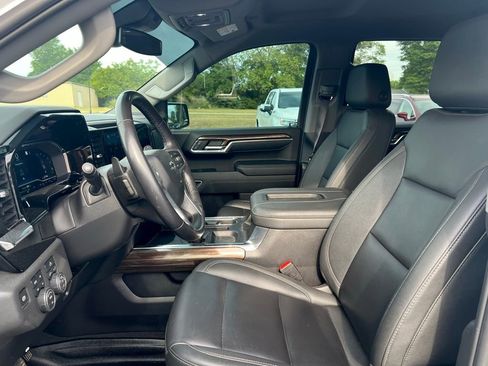 Used 2022 Chevrolet Silverado 1500 LT Trail Boss w/ Convenience Package II image 4