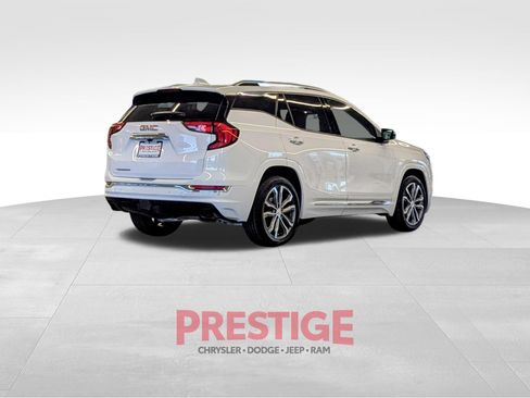 Used 2020 GMC Terrain Denali w/ Denali Premium Package FWD image 8