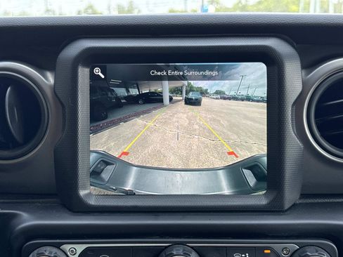 Used 2022 Jeep Gladiator Sport AWD/4WD image 25