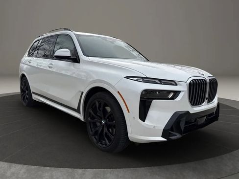 Used 2023 BMW X7 xDrive40i w/ M Sport Package AWD/4WD image 8