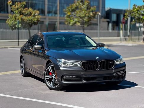 Used 2017 BMW 750i RWD image 2