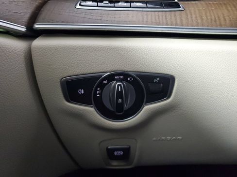 Used 2018 Mercedes-Benz E 400 4MATIC Wagon image 35