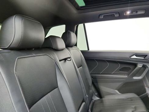 Used 2022 Volkswagen Tiguan SE R-Line image 25
