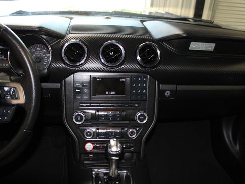 Used 2016 Ford Mustang Coupe image 14