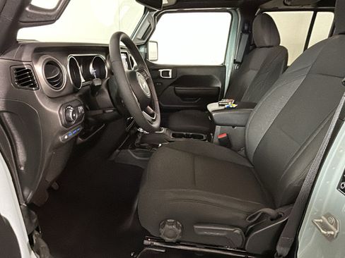 Used 2023 Jeep Wrangler Unlimited w/ Cold Weather Group AWD/4WD image 10