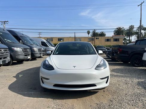 Used 2023 Tesla Model 3 Standard Range image 2