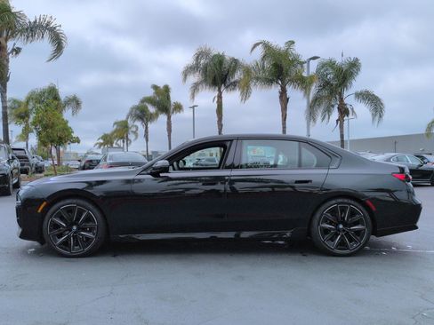 Used 2026 BMW 740i w/ Premium Package RWD image 7