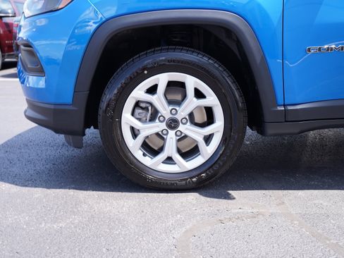 Used 2025 Jeep Compass Latitude AWD/4WD image 12