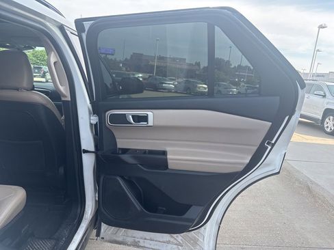 Used 2020 Ford Explorer XLT w/ Equipment Group 202A AWD/4WD image 30