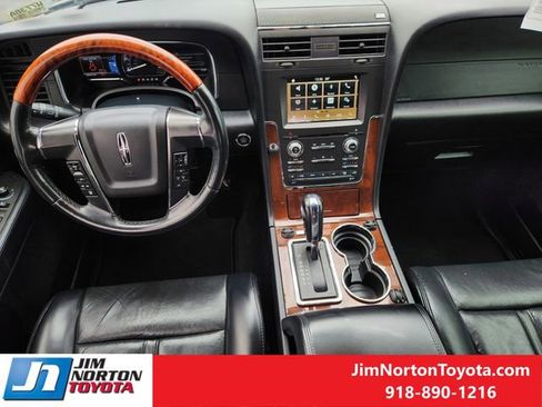 Used 2017 Lincoln Navigator Select image 26