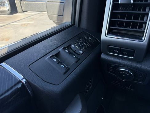 Certified 2022 Ford F450 Platinum w/ FX4 Off-Road Package image 12