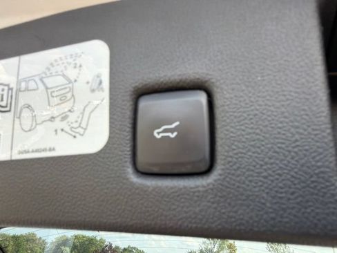 Used 2020 Ford Escape SEL FWD image 13
