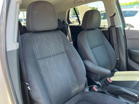 Used 2017 Chevrolet Trax LT AWD/4WD image 13