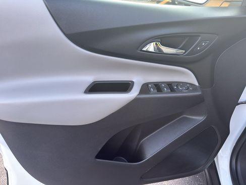 Used 2020 Chevrolet Equinox LS w/ LS Convenience Package FWD image 12