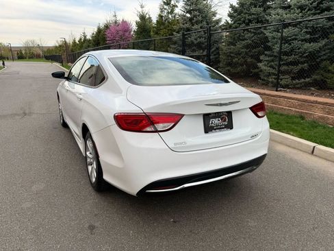 Used 2015 Chrysler 200 Limited w/ Convenience Group image 4