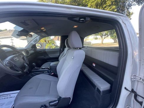 Used 2018 Toyota Tacoma SR image 18