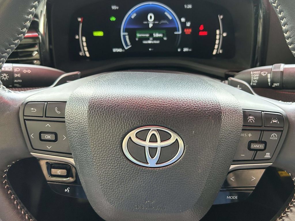 Certified 2025 Toyota Camry SE FWD image 28