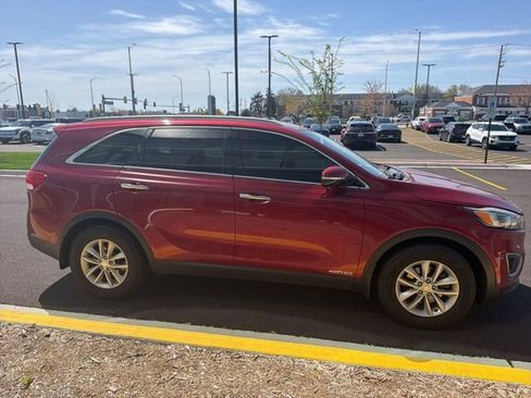 Used 2016 Kia Sorento LX image 8