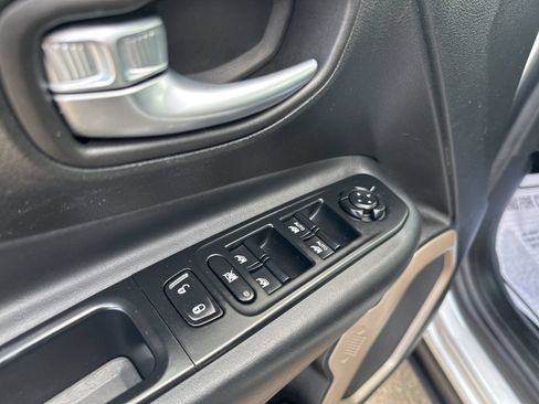 Used 2016 Jeep Renegade Limited AWD/4WD image 18