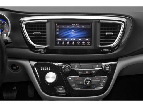 Used 2020 Chrysler Voyager Lxi image 15