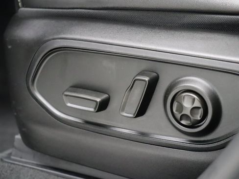 Used 2022 Jeep Grand Cherokee L Laredo image 11