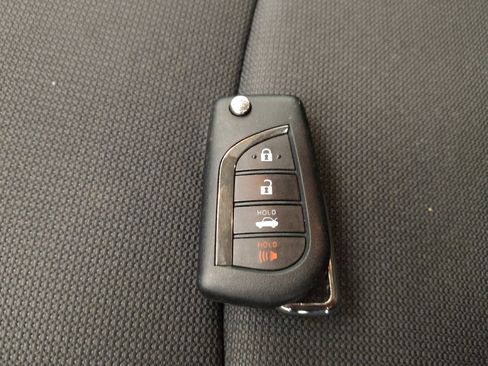 Used 2022 Toyota Corolla LE image 32