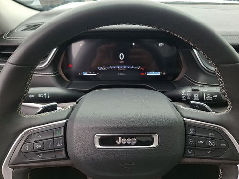 Used 2023 Jeep Grand Cherokee L Limited w/ Luxury Tech Group II AWD/4WD image 21