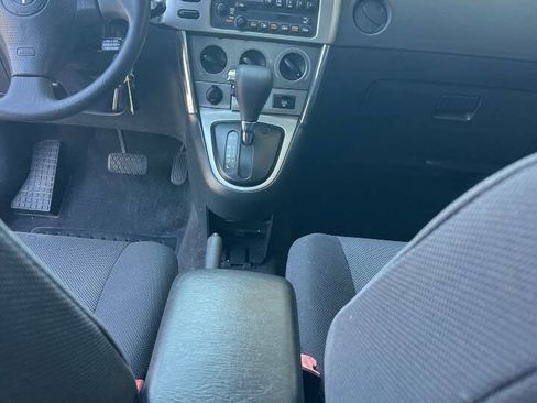 Used 2004 Pontiac Vibe AWD w/ Moon And Tunes Value Package image 10