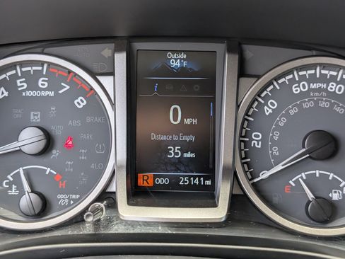 Used 2022 Toyota Tacoma SR5 w/ Black Out Package (TMS) AWD/4WD image 26