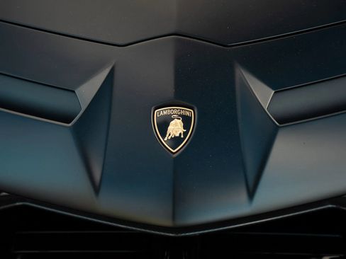 Used 2019 Lamborghini Aventador SVJ AWD/4WD image 15
