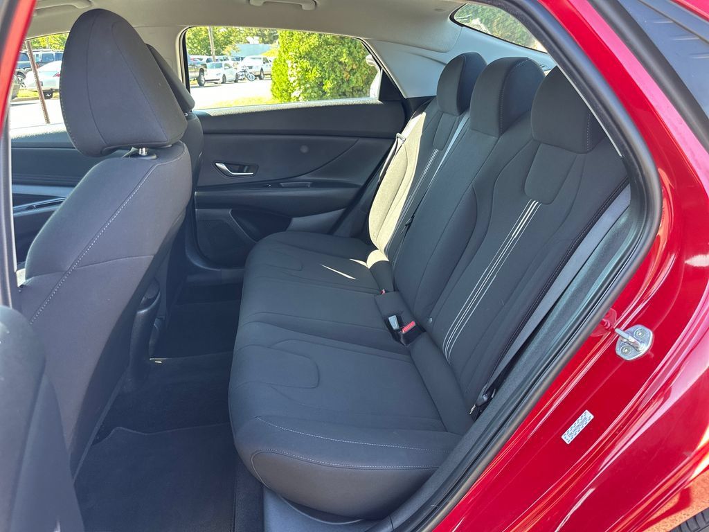 Used 2022 Hyundai Elantra SEL FWD image 16