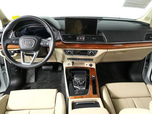 Used 2023 Audi Q5 2.0T Prestige w/ Prestige Package image 19