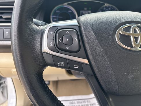 Used 2017 Toyota Camry XLE image 19