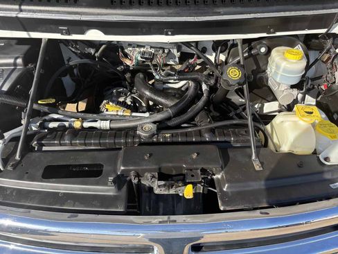 Used 2000 Dodge B3500 image 26