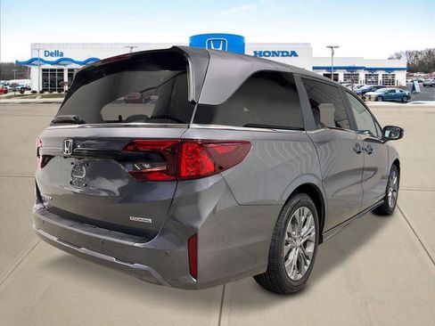 New 2026 Honda Odyssey Touring image 3